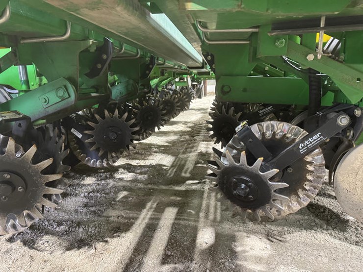 2008-john-deere-1770-image-42