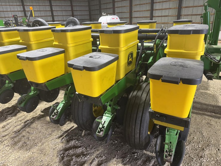 2008-john-deere-1770-image-12