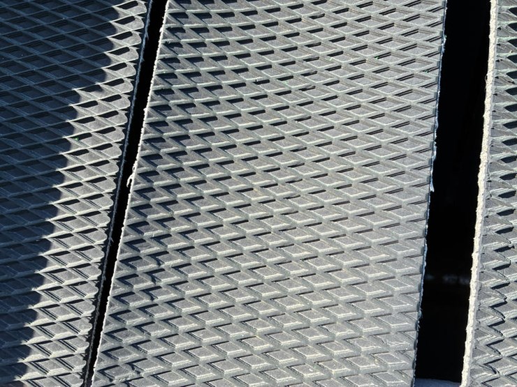 2009-john-deere-568-image-22