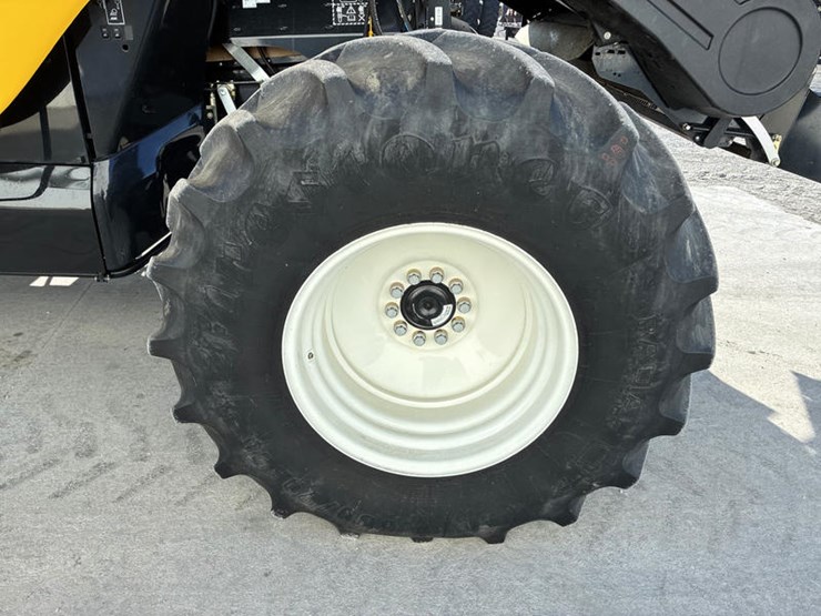 2018-new-holland-cr8.90-image-35