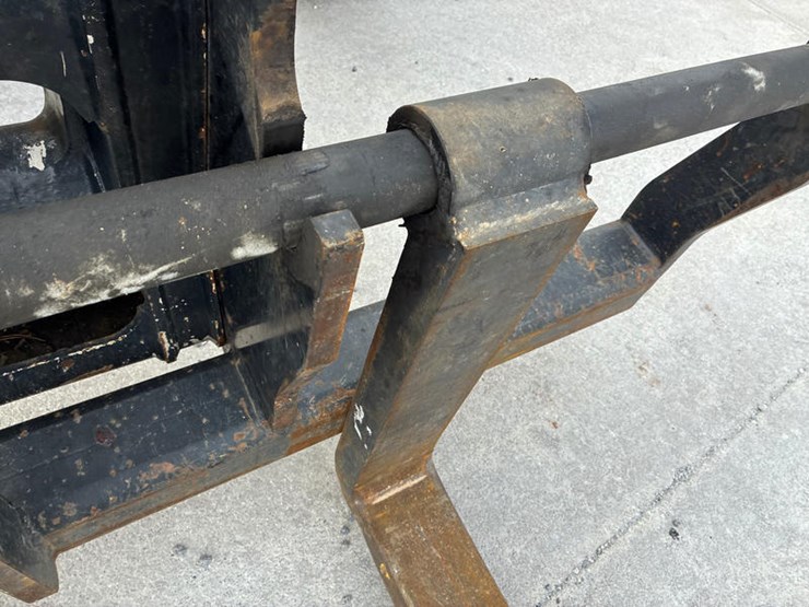 2019-caterpillar-tl1055d-image-15