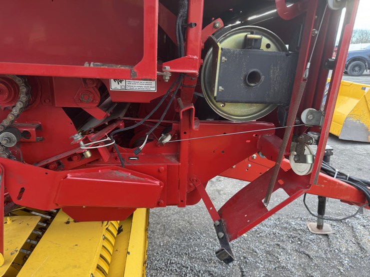 2013-new-holland-br7070-image-22