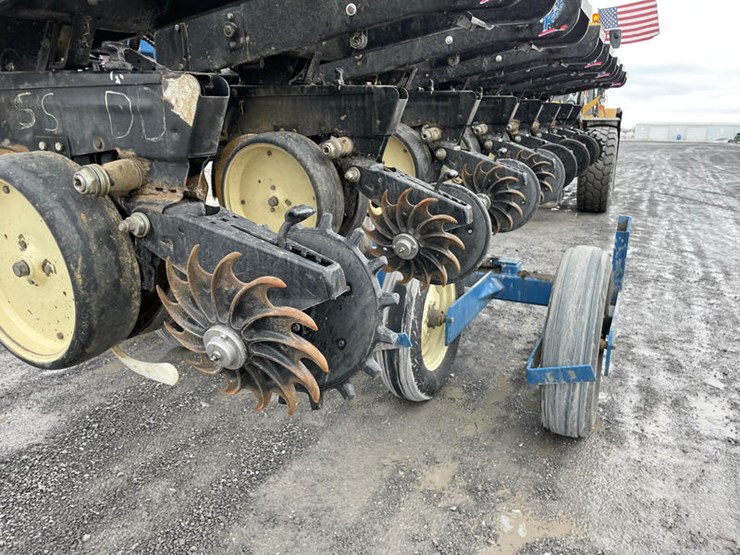 1999-kinze-2500-image-9