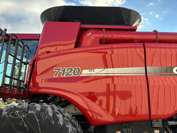 2010-case-ih-7120-image-23