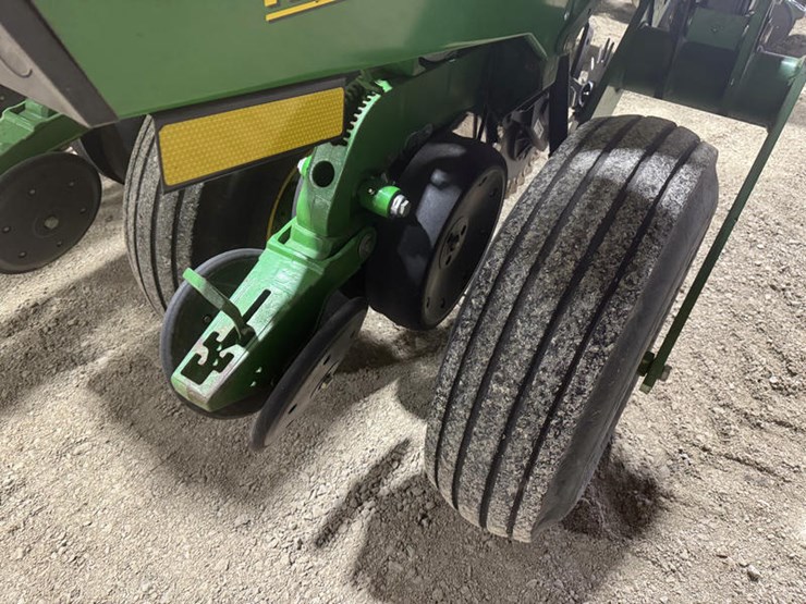 2008-john-deere-1770-image-21