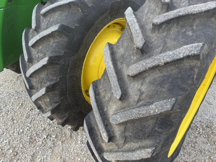 2011-john-deere-8335r-image-15