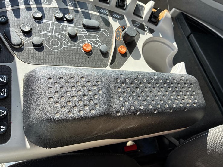 2018-new-holland-cr8.90-image-107