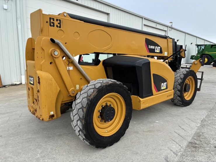 2019-caterpillar-tl1055d-image-6