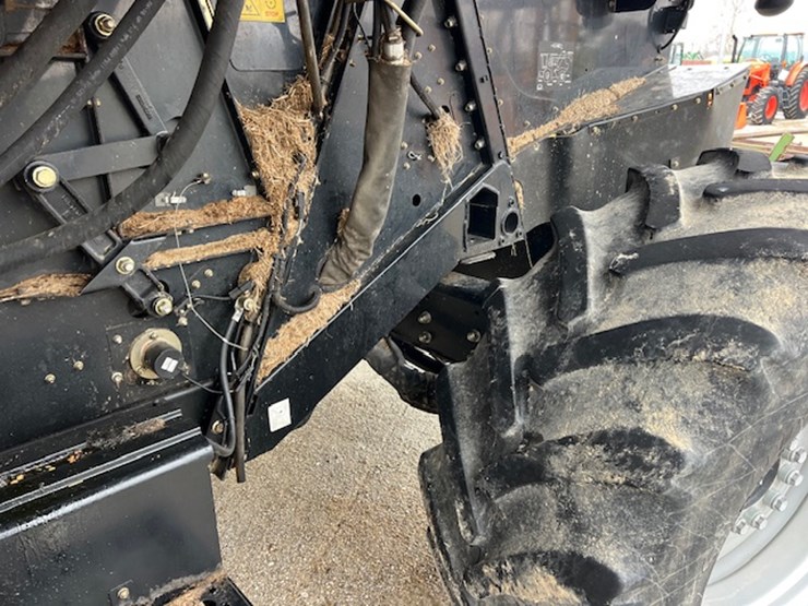 2010-case-ih-6088-image-19