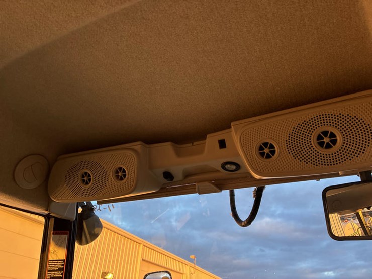 2017-john-deere-r4023-image-97