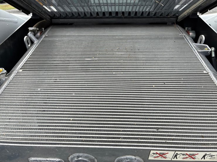 2022-bobcat-t76-image-66