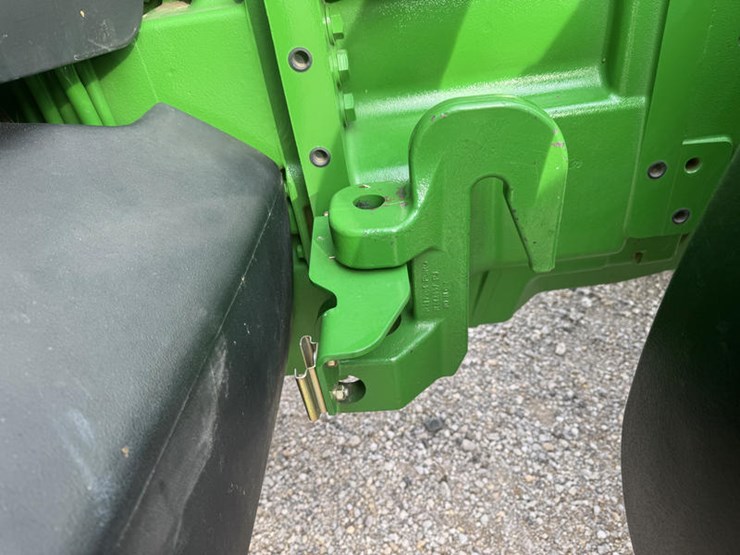 2011-john-deere-8335r-image-22