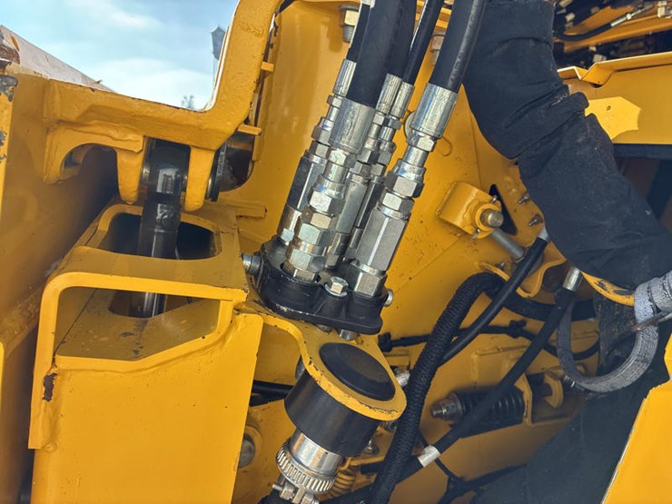 2018-new-holland-cr8.90-image-21