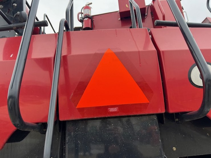 2010-case-ih-6088-image-29