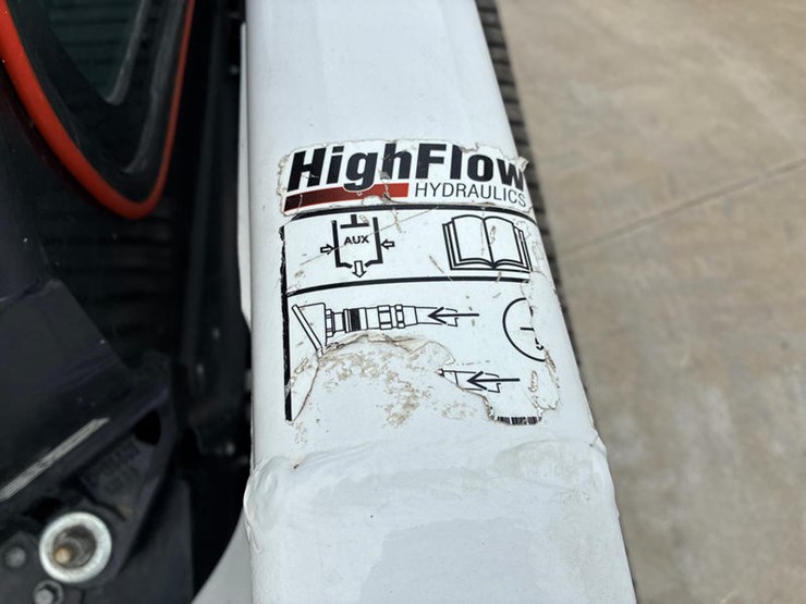 2022-bobcat-t76-image-21