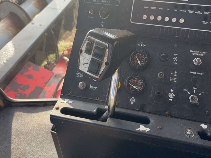 massey-ferguson-8570-image-36