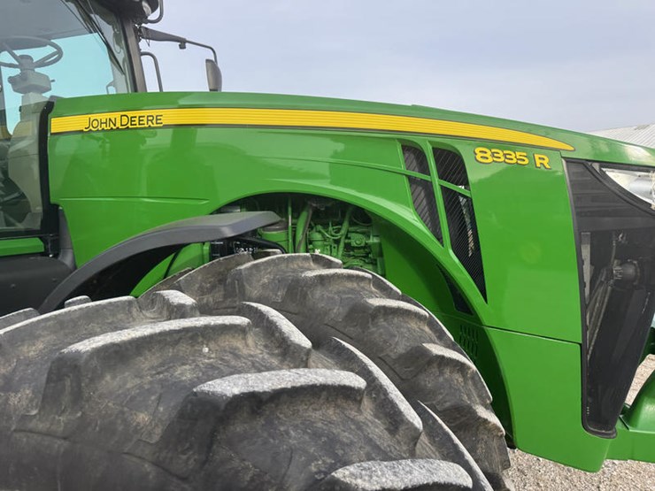 2011-john-deere-8335r-image-21