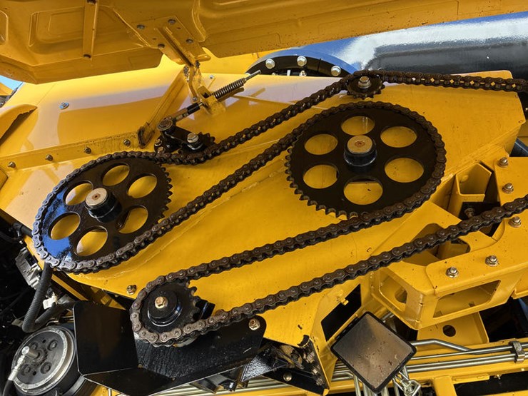 2018-new-holland-cr8.90-image-42