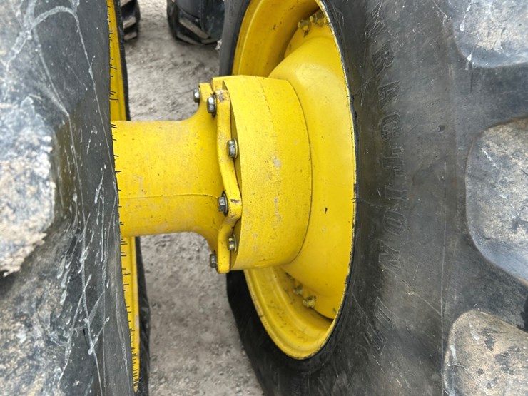 2015-john-deere-8320r-image-36