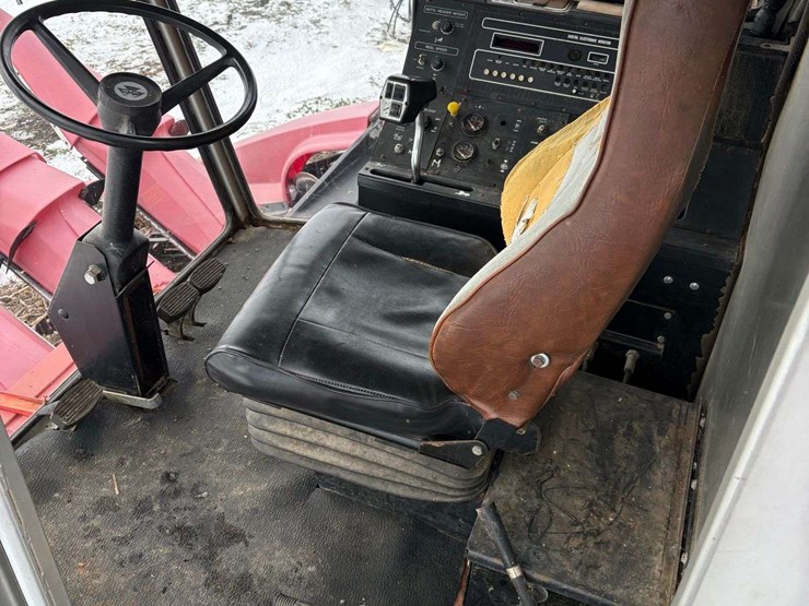 1990-massey-ferguson-8570-image-21