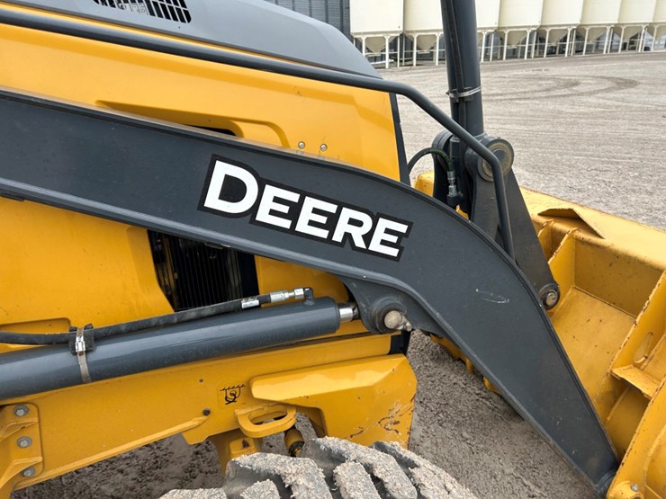 2021-deere-310sl-hl-image-32
