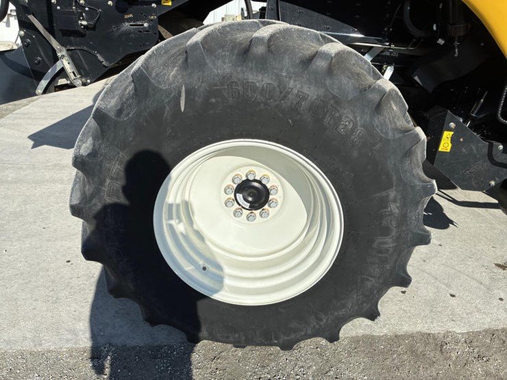 2018-new-holland-cr8.90-image-41