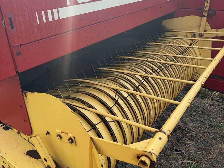 new-holland-570-image-13