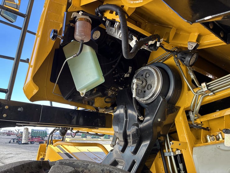 2018-new-holland-cr8.90-image-43