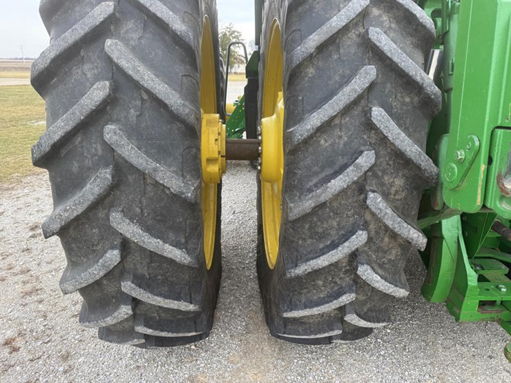 2011-john-deere-8335r-image-38