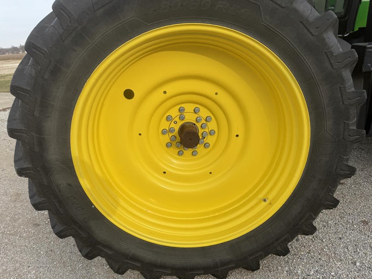 2011-john-deere-8335r-image-28