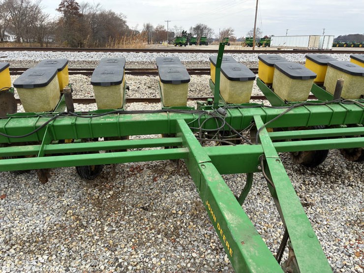 2014-john-deere-7200-image-17