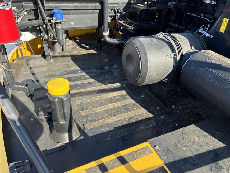 2018-new-holland-cr8.90-image-82