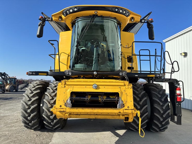 2018-new-holland-cr8.90-image-10