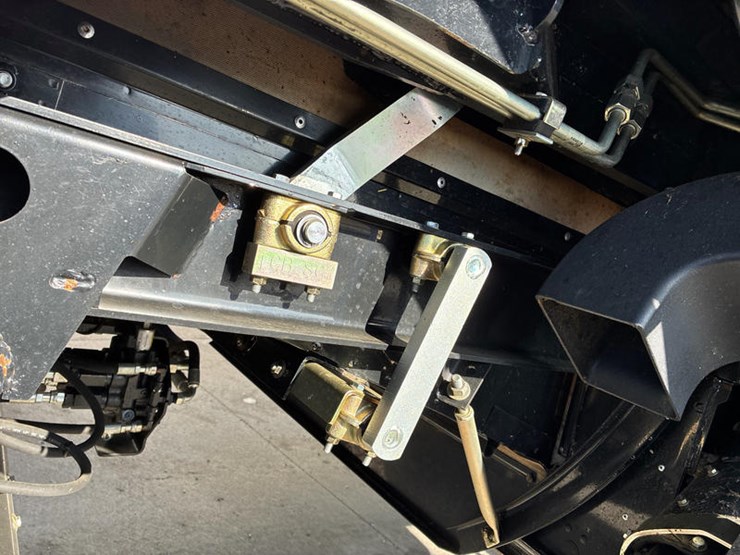 2018-new-holland-cr8.90-image-65