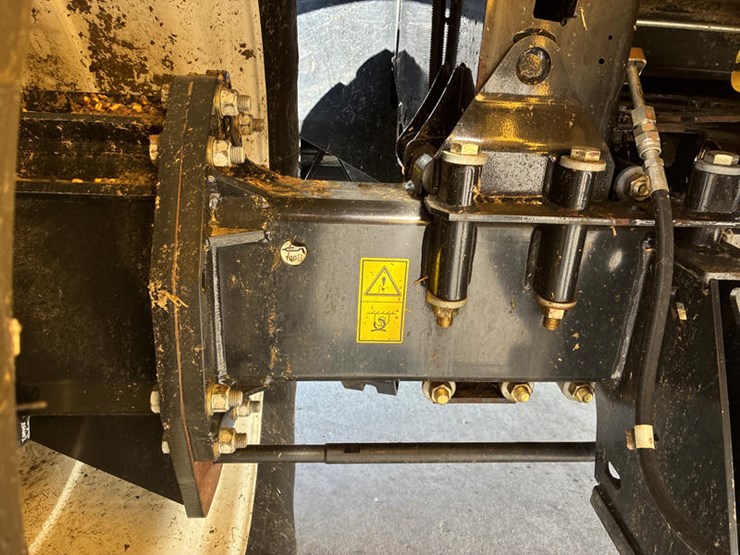 2018-new-holland-cr8.90-image-31