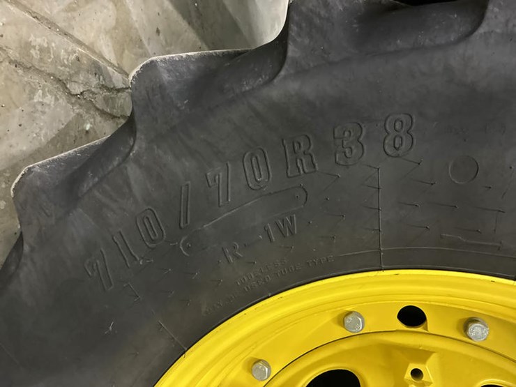 2024-john-deere-9r-590-image-4