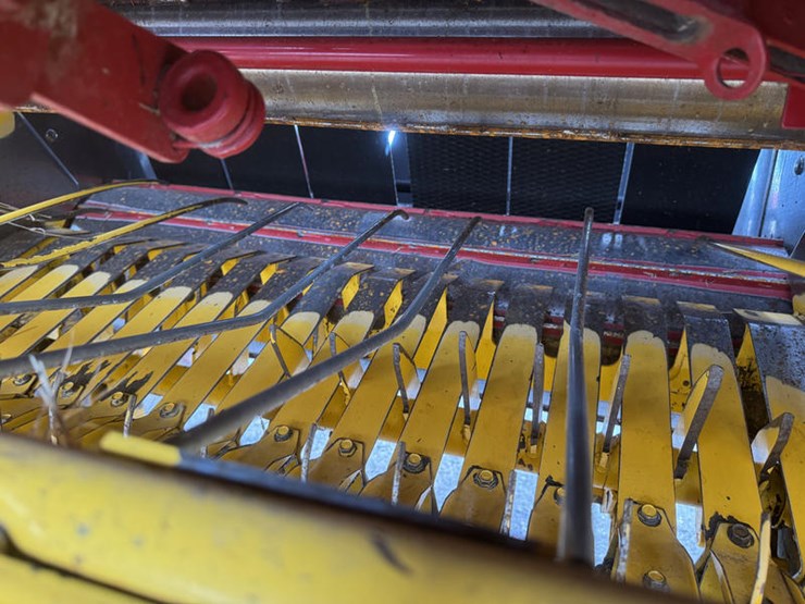 2013-new-holland-br7070-image-5