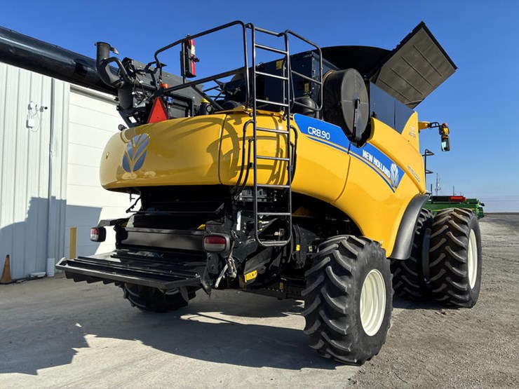 2018-new-holland-cr8.90-image-5