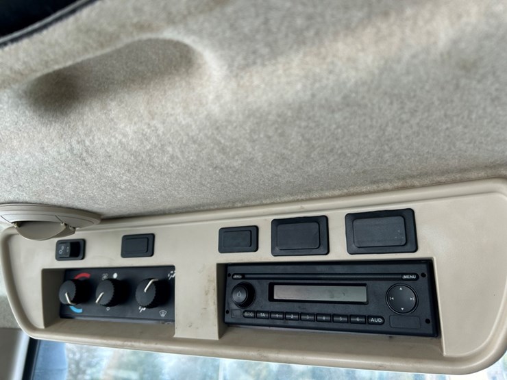 2015-john-deere-r4030-image-38