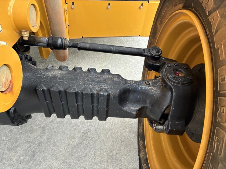 2019-caterpillar-tl1055d-image-47