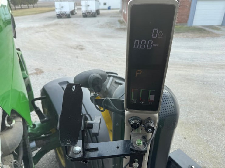 2011-john-deere-8335r-image-62