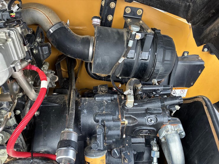 2019-caterpillar-tl1055d-image-52