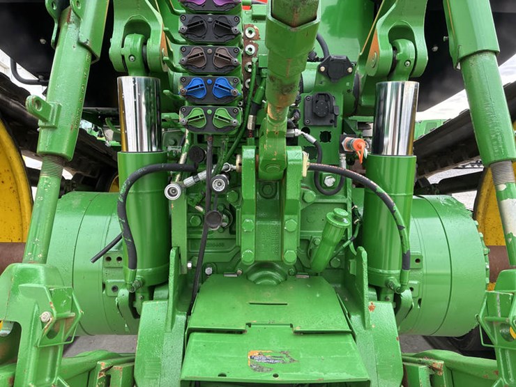 2011-john-deere-8335rt-image-29