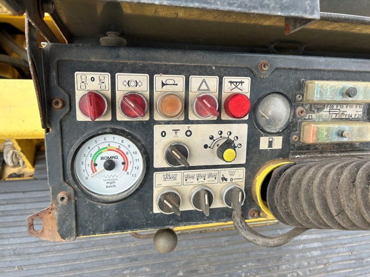 2001-bomag-bw141ad-2-image-49