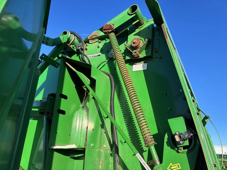 2009-john-deere-568-image-51