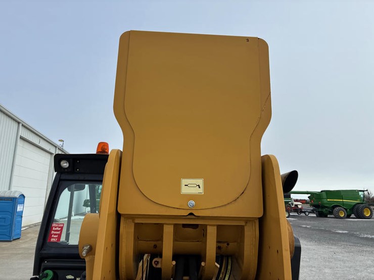 2019-caterpillar-tl1055d-image-27