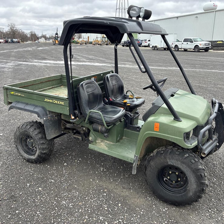 JOHN DEERE GATOR