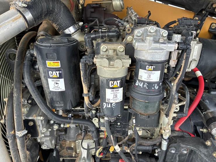 2019-caterpillar-tl1055d-image-51