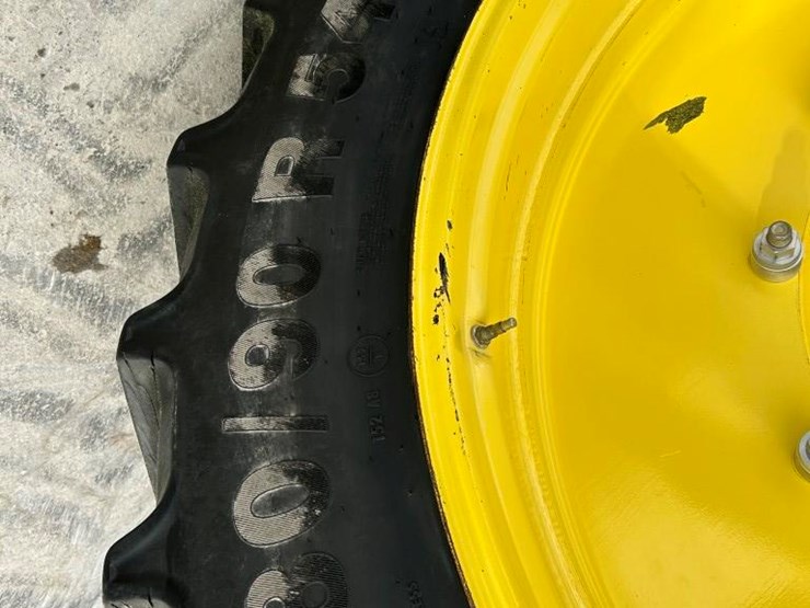 2012-john-deere-8310r-image-46