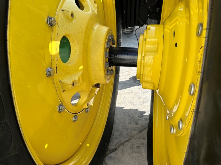 2012-john-deere-8310r-image-64